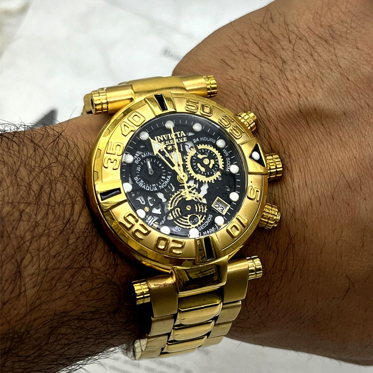 ساعت اینویکتا سوباکو