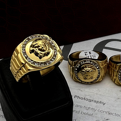 انگشتر ورساچه طلایی