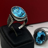 انگشتر طرح نقره مردانه با نگین آبی درخشان و رکاب سیاه قلم